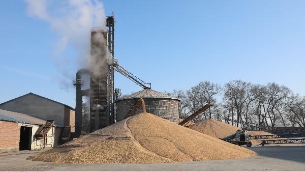 扭虧為盈，糧食烘干用上秸稈打捆直燃鍋爐就是省