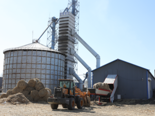 煤價(jià)上漲，糧食烘干用上生物質(zhì)秸稈大包直燃熱風(fēng)爐，一年省下30萬(wàn)